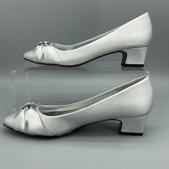 NEW Easy Street Women’s Eloise Pumps Silver Size 7N - Picture 2 of 10
